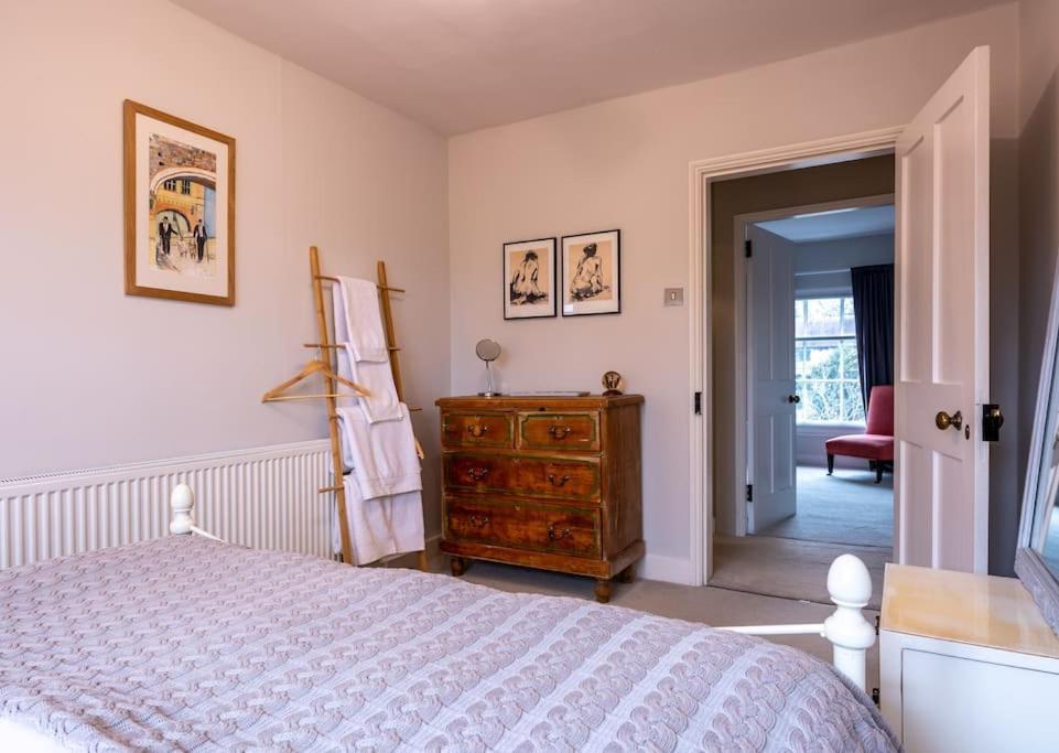 Beautiful & Spacious Retreat In 温切斯特 外观 照片
